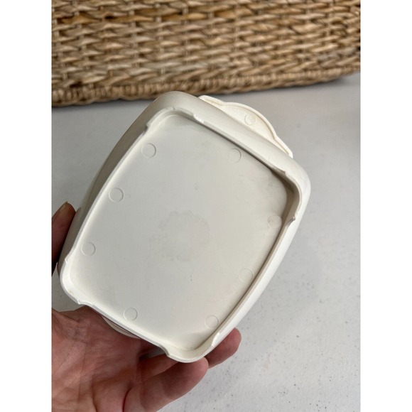 White Plastic Mini Bowl with Lid Dinnerware Collectable Home‎ Decor 6" - Picture 4 of 6